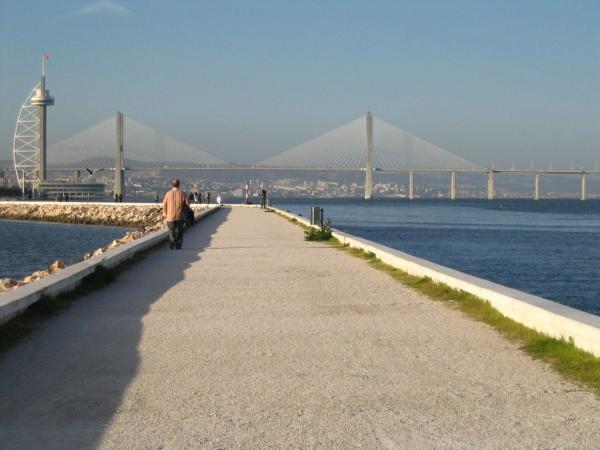 Lisbon_bridge.jpg